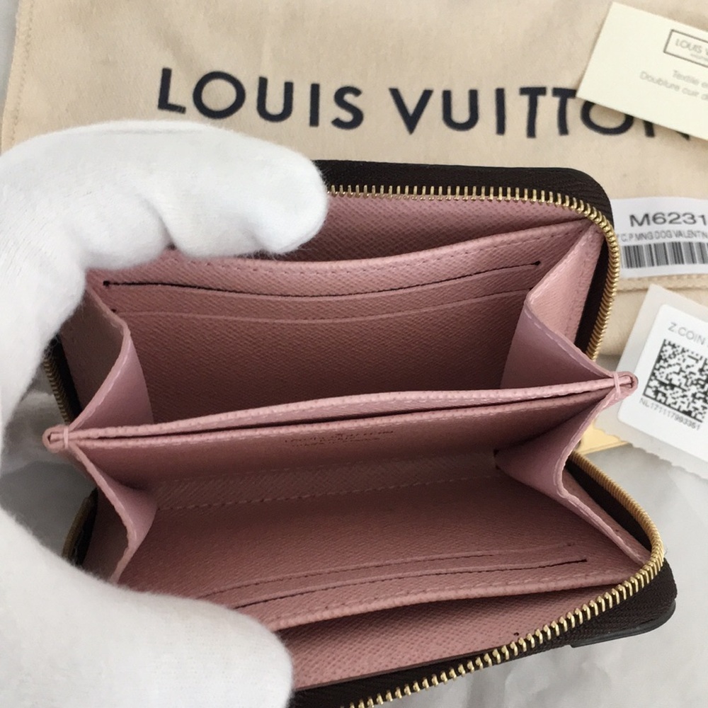 AUTHENTIC Louis Vuitton Valentine Doggy coin purse - Picture 5 of 7